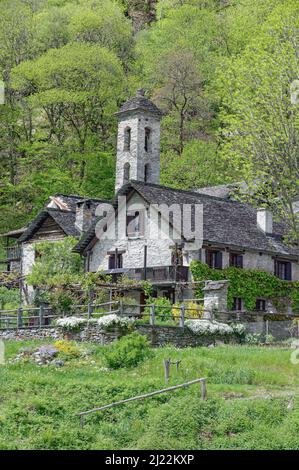 Villaggio tradizionale di Foroglio,Val Bavona,Canton Ticino,Svizzera Foto Stock