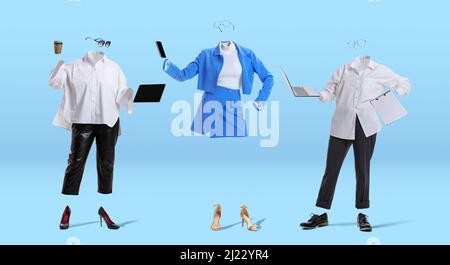 Tre persone eleganti e invisibili indossano abiti e occhiali moderni in stile business su sfondo blu. Concetto di moda, stile Foto Stock