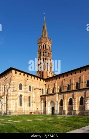 La Basilica di San Sernin, costruita in stile romanico tra il 1080 e il 1120 a Tolosa, Haute-Garonne, Midi Pyrenees, Francia meridionale. Foto Stock