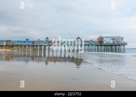 Old Orchard Beach, USA - 15 settembre 2017: Famoso vecchio molo di frutteto in Old Orchard Beach. Il molo è stato aperto al pubblico il 2 luglio 1898, offerin Foto Stock