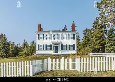 CASTINE, USA - SEP 17, 2017: Belle case in stile vittoriano a Castine, USA. Nel 1630s i francesi costruirono un forte qui e lo chiamarono Fort Pentago Foto Stock