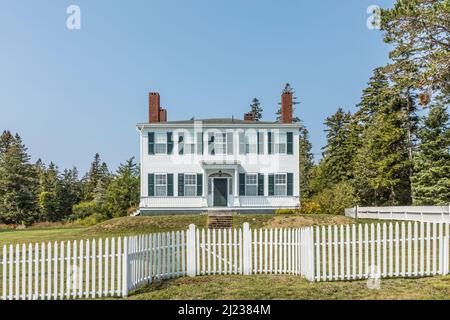 Castine, USA - 17 settembre 2017: Belle case in stile vittoriano a Castine, USA. Nel 1630s i francesi costruirono qui un forte e lo chiamarono Forte P. Foto Stock