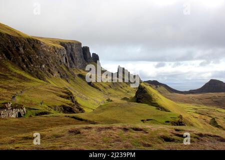 Vista sul Quiraing sulla penisola di Trotternish sull'isola di Skye, Scozia Foto Stock