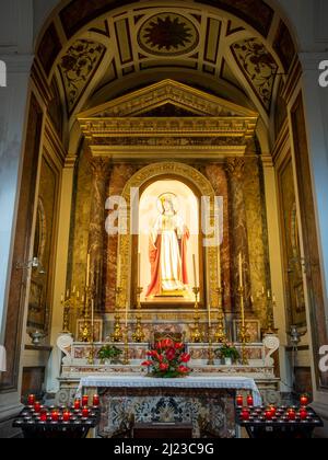 Altare laterale del Duomo di Sorrento Foto Stock