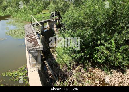 Wehr - Fränkische Rezat / Weir - Franconian Rezat / Foto Stock