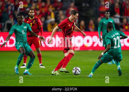 BRUSSEL, BELGIO - MARZO 29: Cyrille Bayala del Burkina Faso, Hans Vanaken del Belgio, Ibrahim Blati Toure del Burkina Faso durante l'incontro internazionale amichevole tra Belgio e Burkina Faso al Lotto Park il 29 Marzo 2022 a Brussel, Belgio (Foto di Jeroen Meuwsen/Orange Pictures) Foto Stock