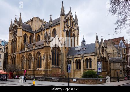 La Chiesa di Cristo Re su Gordon Square Bloomsbury Londra. Grado i elencato Chiesa. Completato nel 1856 l'architetto Raphael Brandon. Foto Stock