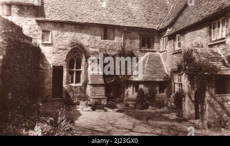 un cortile di burford Foto Stock