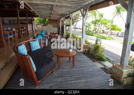 Vista dello Starfish Beach Lounge al Griya Santrian Hotel a Sanur, Bali, Indonesia. Foto Stock