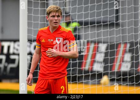 Newport, Galles. 29 marzo 2022. Finley Stevens of Wales U21 durante la partita UEFA European Under-21 Championship Qualifier Group e tra Galles U21 e Bulgaria U21 alla Rodney Parade di Newport, Galles, Regno Unito il 29 marzo 2022. Credit: Duncan Thomas/Majestic Media. Foto Stock