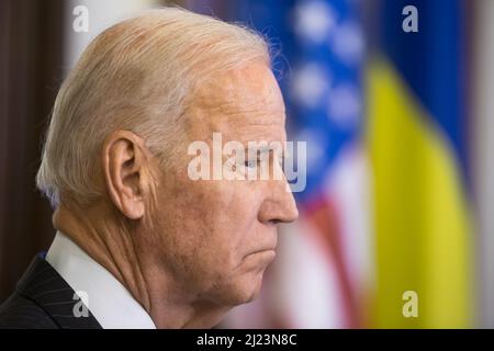 Vice Presidente degli Stati Uniti Joe Biden durante una visita ufficiale in Ucraina nel dicembre 2014. Il presidente Joe Biden ha espresso una condanna forte e personale di Vladimir Putin in Russia, convocando un appello alla democrazia liberale e ad una risolutezza duratura tra le nazioni occidentali di fronte ad un brutale autocrate. Foto Stock