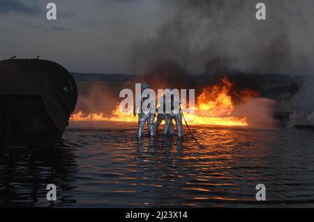 United States Marine Corps ARFF pratica le loro abilità a bordo di MCAS Miramar, San Diego, California Foto Stock