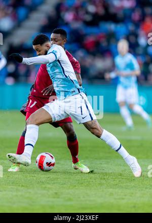 Oslo, Norvegia 29 marzo 2022, Joshua King of Norway manovra la palla durante la partita internazionale amichevole tra Norvegia e Armenia allo stadio Ullevaal di Oslo, Norvegia. Credit: Nigel Waldron/Alamy Live News Foto Stock