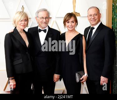 Los Angeles, California. 27th Mar 2022. Kate Capshaw, Steven Spielberg, Kristie Macosko Krieger, Mark Krieger agli arrivi del 94th Academy Awards - Arrivi 4, Dolby Theatre, Los Angeles, CA 27 marzo 2022. Credit: Priscilla Grant/Everett Collection/Alamy Live News Foto Stock