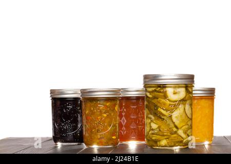 Fette di Pickle conservate Relish marmellate di frutta e gelatina in vasetti di vetro Foto Stock