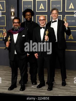 LOS ANGELES - MAR 27: Joseph Patel, Ahmir Thompson aka Questlove, David Dinerstein, Robert Fyvolent ai 94th Academy Awards al Dolby Theatre il 27 marzo 2022 a Los Angeles, CA Foto Stock