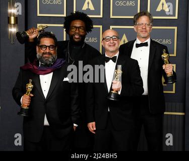 28 marzo 2022, Los Angeles, CA, USA: LOS ANGELES - 27 MARZO: Joseph Patel, Ahmir Thompson aka Questlove, David Dinerstein, Robert Fyvolent ai 94th Academy Awards al Dolby Theatre il 27 marzo 2022 a Los Angeles, CA (Credit Image: © Kay Blake/ZUMA Press Wire) Foto Stock