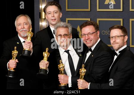 28 marzo 2022, Los Angeles, CA, Stati Uniti d'America: LOS ANGELES - 27 MARZO: Mac Ruth, Mark Mangini, Theo Green, Doug Hemphill, Ron Bartlett ai 94th Academy Awards al Dolby Theatre il 27 marzo 2022 a Los Angeles, CA (Credit Image: © Kay Blake/ZUMA Press Wire) Foto Stock