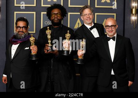 28 marzo 2022, Los Angeles, CA, USA: LOS ANGELES - 27 MARZO: Joseph Patel, Ahmir Thompson aka Questlove, David Dinerstein, Robert Fyvolent ai 94th Academy Awards al Dolby Theatre il 27 marzo 2022 a Los Angeles, CA (Credit Image: © Kay Blake/ZUMA Press Wire) Foto Stock