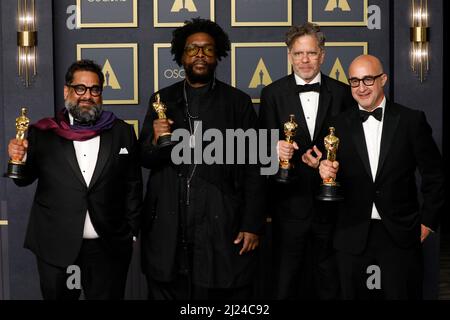 28 marzo 2022, Los Angeles, CA, USA: LOS ANGELES - 27 MARZO: Joseph Patel, Ahmir Thompson aka Questlove, David Dinerstein, Robert Fyvolent ai 94th Academy Awards al Dolby Theatre il 27 marzo 2022 a Los Angeles, CA (Credit Image: © Kay Blake/ZUMA Press Wire) Foto Stock