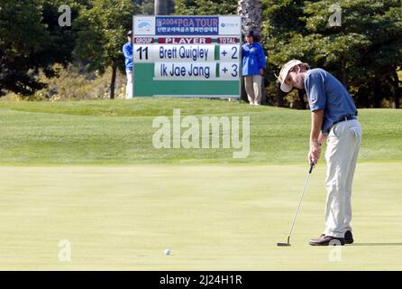 25 novembre 2004-Seogwipo, Corea del Sud-Brett Quigley Putting play a PGA TOUR Championship 1 round nineth hall in Jeju Island il 25 novembre 2004, Corea del Sud. Foto Stock