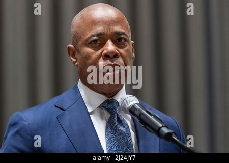 New York, Stati Uniti. 29th Mar 2022. Il sindaco Eric Adams parla durante Equiano.Stories - Presidente dell'evento Speciale dell'Assemblea Generale in occasione della Giornata Internazionale della memoria delle vittime della schiavitù e del commercio transatlantico degli schiavi presso la Camera del Consiglio dei Trusteeship della sede delle Nazioni Unite. Durante l'evento sono stati mostrati estratti dal film Equiano.Stories prodotti da Mati Kochavi e sponsorizzati dalla missione israeliana all'ONU. Credit: Sipa USA/Alamy Live News Foto Stock