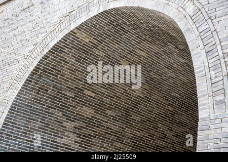 Primo piano di un cancello della città di un antico edificio cinese Foto Stock