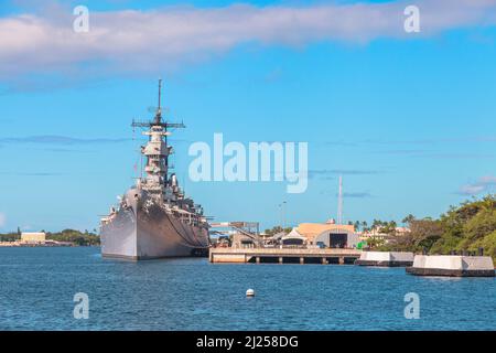 Battleship Missouri BB 63 Memorial view from USS Arizona BB 39 Memorial at Pearl Harbor. Monumento storico nazionale. Concetto patriottico. HONOLULU, OAHU Foto Stock