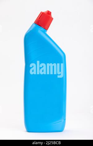 Plastica flacone di detergente isolato su bianco Foto Stock