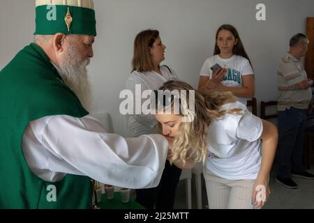 Festa di Ashura nel santuario di Bektashi di Sari Salltik, Kruje, Albania. Hajji Mondi con fedeli Foto Stock