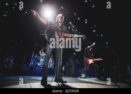 ITALIA, BOLOGNA, UNIPOL ARENA 2016: Roger Daltrey e Pete Townshend, della rock band britannica "The Who", in concerto dal vivo per il tour europeo "Back to the Who" Foto Stock