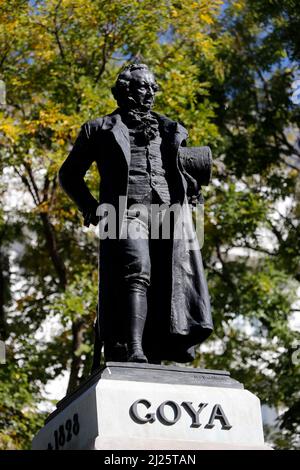 Statua di Goya fuori ingresso nord al Museo Nacional del Prado. Foto Stock