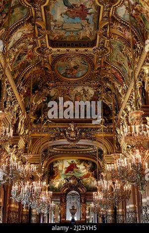 Vista sul soffitto interno dell'Opera National de Paris Garnier. Costruito dal 1861 al 1875. Foto Stock
