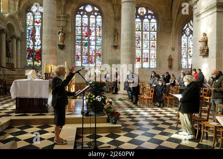 Messa Domenica nella chiesa di Saint Nicolas, Beaumont-le-Roger, Eure, Francia Foto Stock