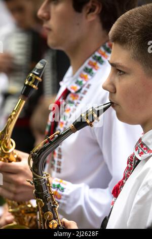 Concerto di fine anno scolastico in un parco di Chisinau, Moldavia Foto Stock
