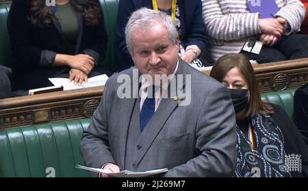 Ian Blackford, leader della SNP di Westminster durante le interrogazioni del primo Ministro alla Camera dei Comuni, Londra. Data foto: Mercoledì 30 marzo 2022. Foto Stock
