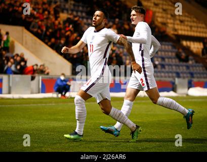 COLCHESTER, Regno Unito, MARZO 29: Sam Greenwood (Leeds United)of England U20 celebra il suo obiettivo durante Under 20 International tra England und Foto Stock