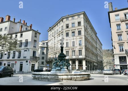 Bella Place Antoine Vollon con la sua fontana nel 2nd quartiere di Lione in Francia Foto Stock