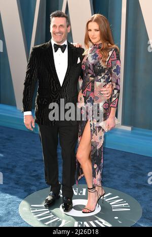27th marzo 2022, Los Angeles, USA. Jon Hamm e Anna Osceol partecipano al Vanity Fair Oscar Party 2022, Wallenis Annenberg Center for the Performing Ar Foto Stock