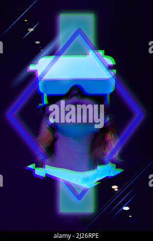 Concetto di realtà virtuale, aumentata ed estesa. Collage d'arte contemporanea con colori al neon brillanti e forme geometriche. Foto Stock