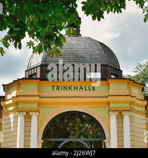 Trinkhalle, la sala pompe a Bad Harzburg, bassa Sassonia, Germania. Punto di riferimento nel centro storico della città termale nelle montagne di Harz. Foto Stock