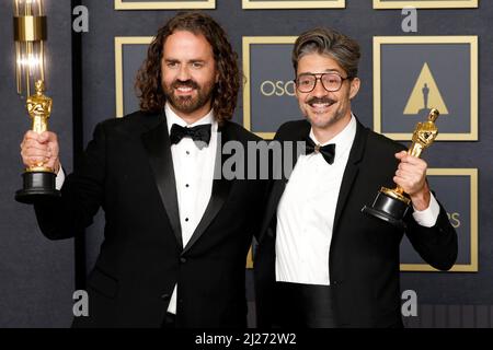 Alberto Mielgo, Leo Sanchez nella sala stampa per i premi Academy 94th - Sala stampa 2, Dolby Theatre, Los Angeles, CA 27 marzo 2022. Foto di: Priscilla Grant/Everett Collection Foto Stock