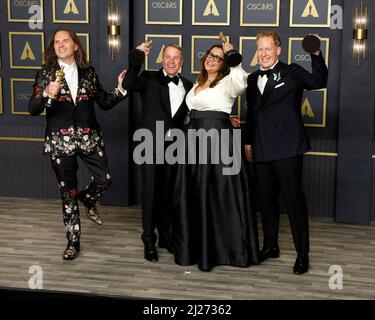 Jared Bush, Byron Howard, Yvett Merino, Clark Spencer nella sala stampa per 94th Academy Awards - Sala stampa 2, Dolby Theatre, Los Angeles, CA 27 marzo 2022. Foto di: Priscilla Grant/Everett Collection Foto Stock