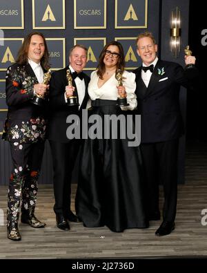 Jared Bush, Byron Howard, Yvett Merino, Clark Spencer nella sala stampa per 94th Academy Awards - Sala stampa 2, Dolby Theatre, Los Angeles, CA 27 marzo 2022. Foto di: Priscilla Grant/Everett Collection Foto Stock