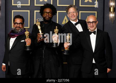 Joseph Patel, Ahmir Thompson aka Questlove, David Dinerstein, Robert Fyvolent nella sala stampa per 94th Academy Awards - Sala stampa 2, Dolby Theatre, Los Angeles, CA 27 marzo 2022. Foto di: Priscilla Grant/Everett Collection Foto Stock