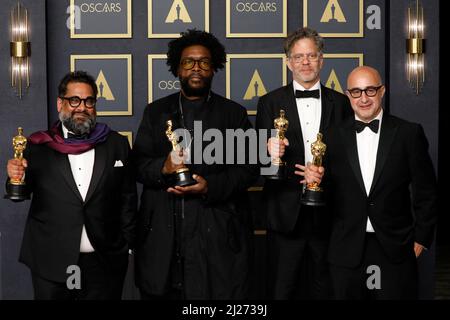 Joseph Patel, Ahmir Thompson aka Questlove, David Dinerstein, Robert Fyvolent nella sala stampa per 94th Academy Awards - Sala stampa 2, Dolby Theatre, Los Angeles, CA 27 marzo 2022. Foto di: Priscilla Grant/Everett Collection Foto Stock