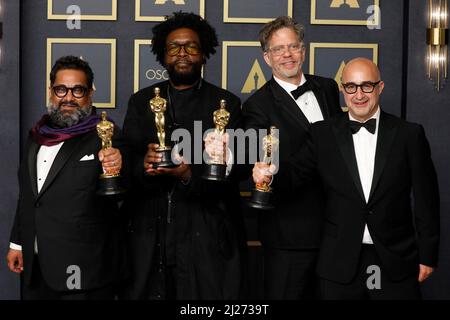 Joseph Patel, Ahmir Thompson aka Questlove, David Dinerstein, Robert Fyvolent nella sala stampa per 94th Academy Awards - Sala stampa 2, Dolby Theatre, Los Angeles, CA 27 marzo 2022. Foto di: Priscilla Grant/Everett Collection Foto Stock