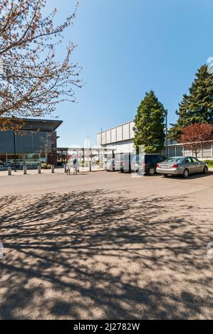 Il parcheggio della David Douglas High School, North Building a Portland, Oregon. Foto Stock