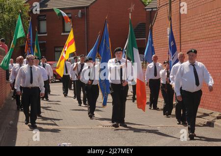 27/06/2010. Belfast, Irlanda del Nord. Sfilata nazionalista/repubblicana attraverso Short Strand. Foto Stock