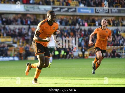 Alfred N'Diaye festeggia il suo obiettivo. Wolverhampton Wanderers / Barnsley a Molineux 23/09/2017 - Campionato Sky Bet Foto Stock